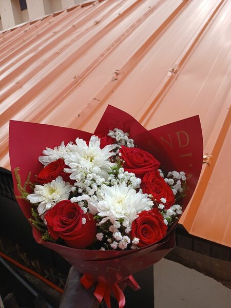 Bouquet de roses et chrysanthèmes