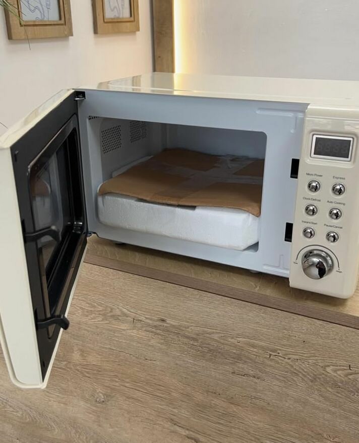 20L Dunelm retro microwave