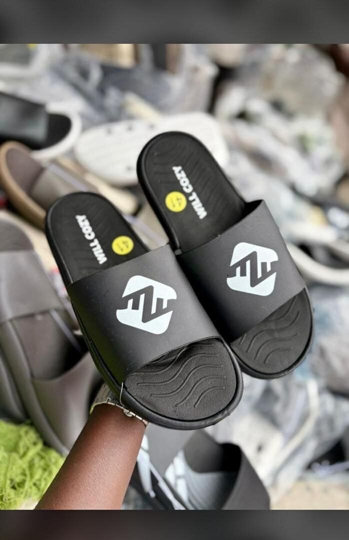 Claquettes élégantes pour hommes