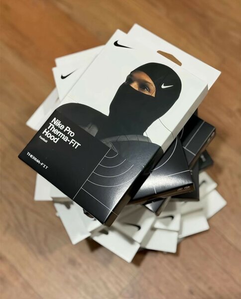 Nike Pro Therma-FIT Hood