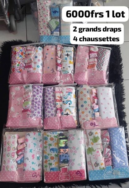 Lot de Draps Bébé et Chaussettes