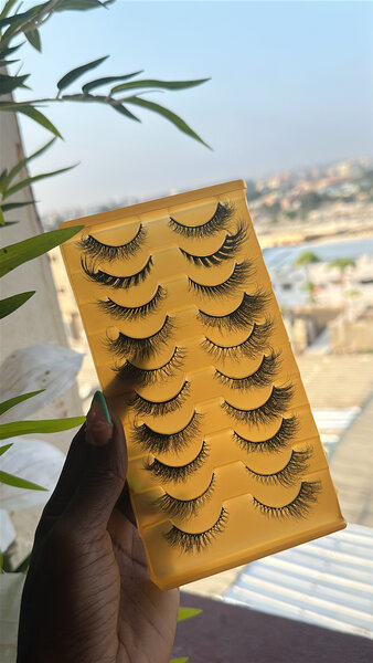 Faux Cils Volumineux Glamour