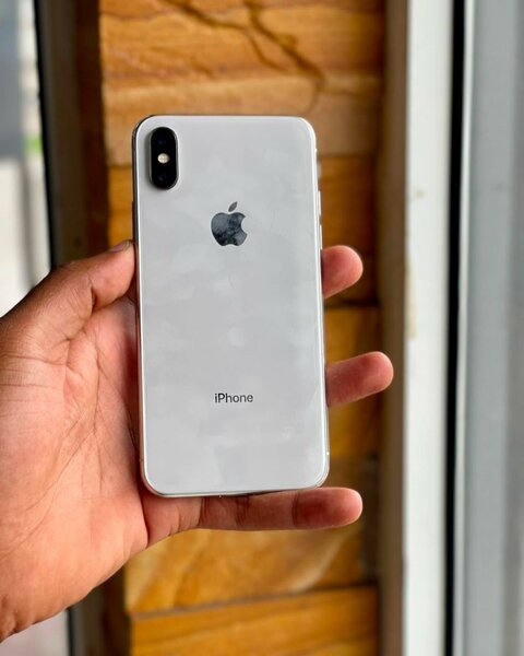 iPhone X 64GB and 256GB