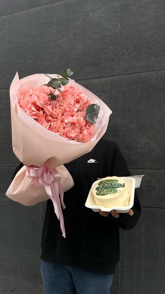 Нежное комбо из гортензий и бенто