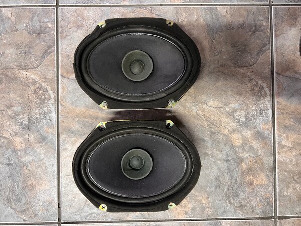 Задние динамики Mazda Atenza (6) GG, оригинал.