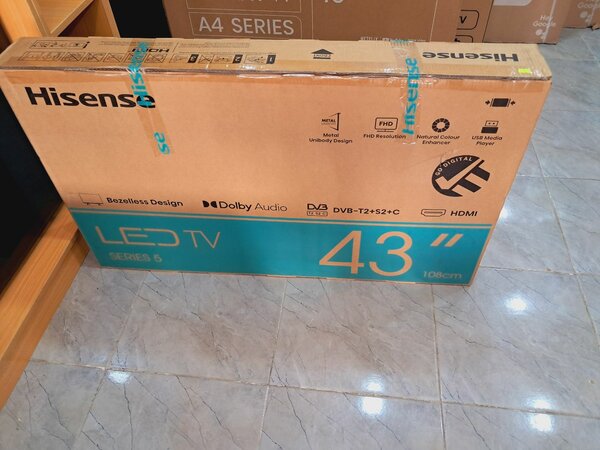 Hisense 43 inches digital Satellite tv