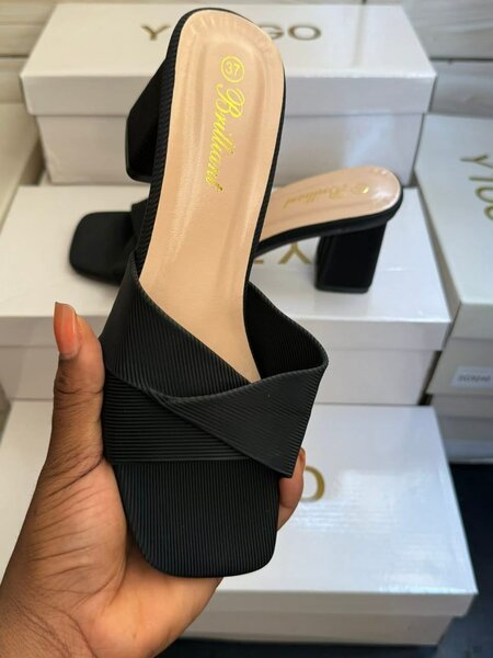 Mules élégantes en bloc