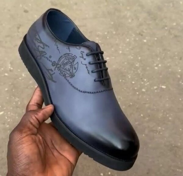 Chaussures habillées en cuir noir