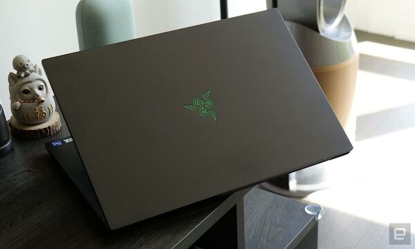 RAZER BLADE 18 (2024)