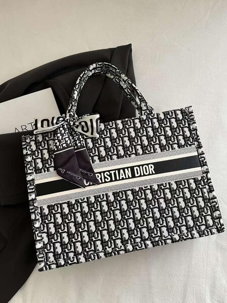 Sac fourre-tout élégant Dior