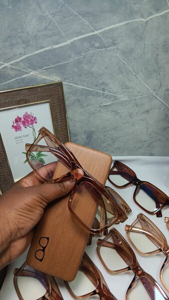 Lunettes carrées élégantes