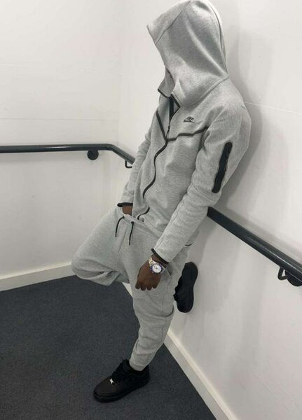 NIKE TECH FLEECE