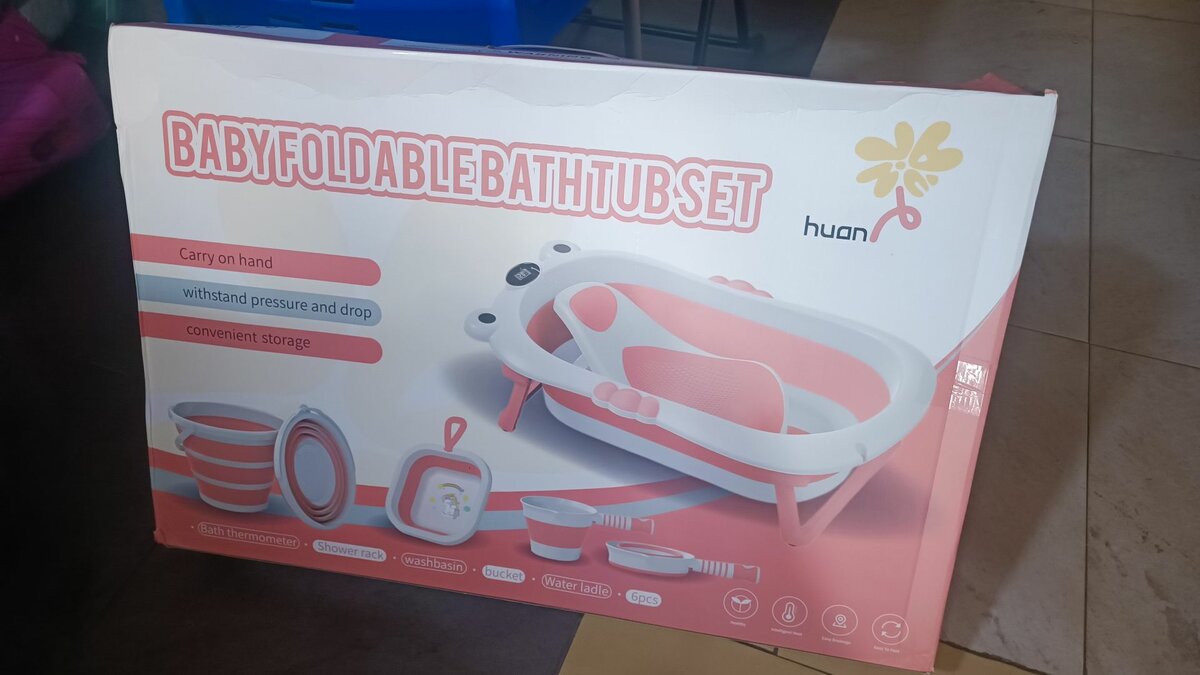 Foldable baby bath set with accessories