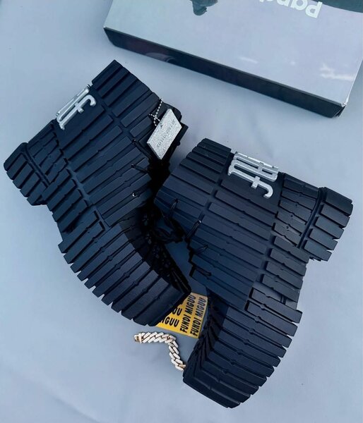 Bottes noires robustes