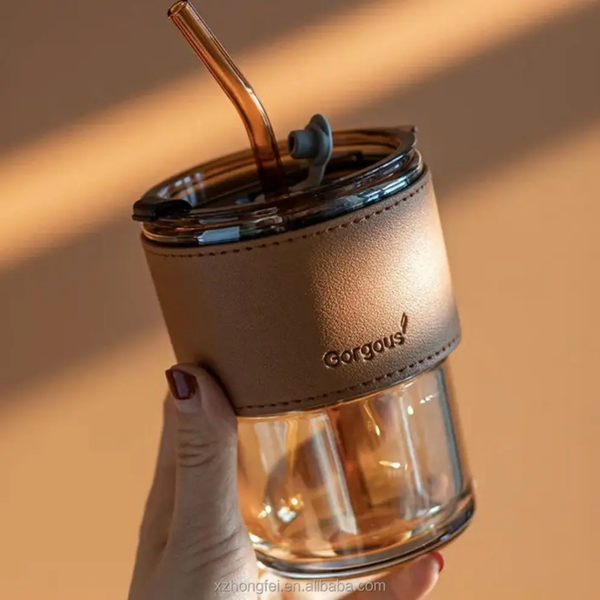 Gobelet en verre avec étui cuir