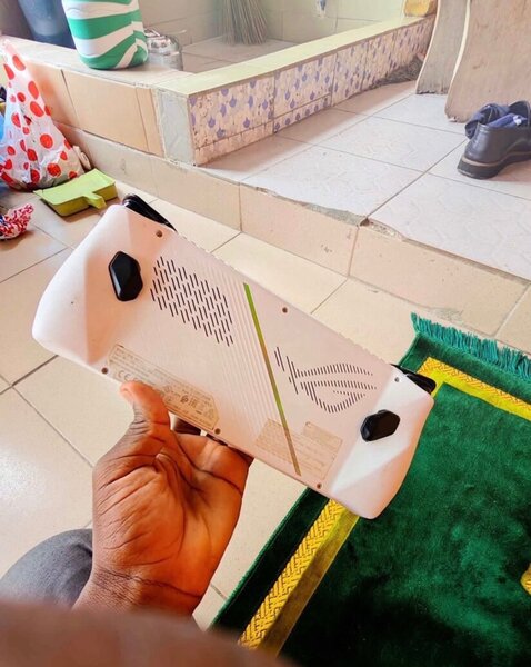 Console portable de jeu blanc