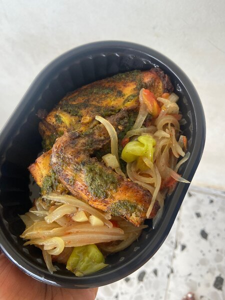 Poulet braisé attieke