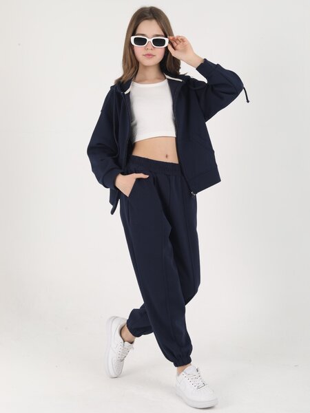 Спортивный костюм с капюшоном