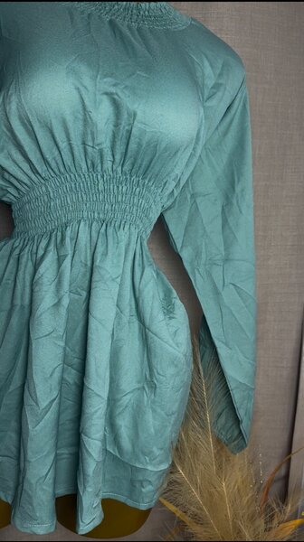 Robe verte fluide