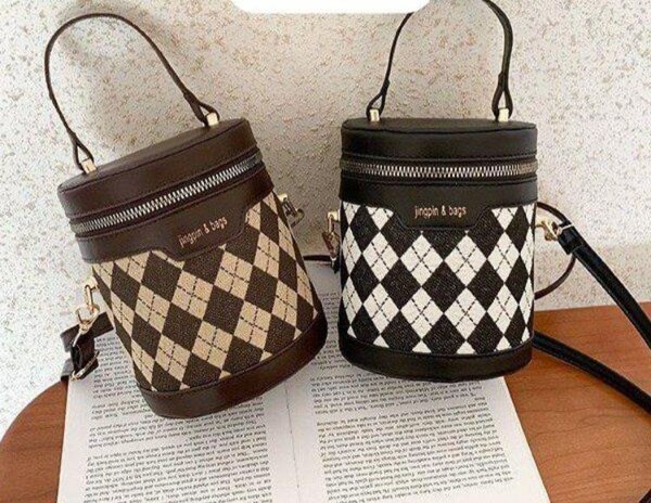 Sac à main motif argyle élégant