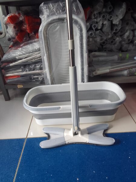 Balai à franges avec seau pliable