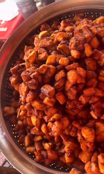 Alloco croustillant et œufs