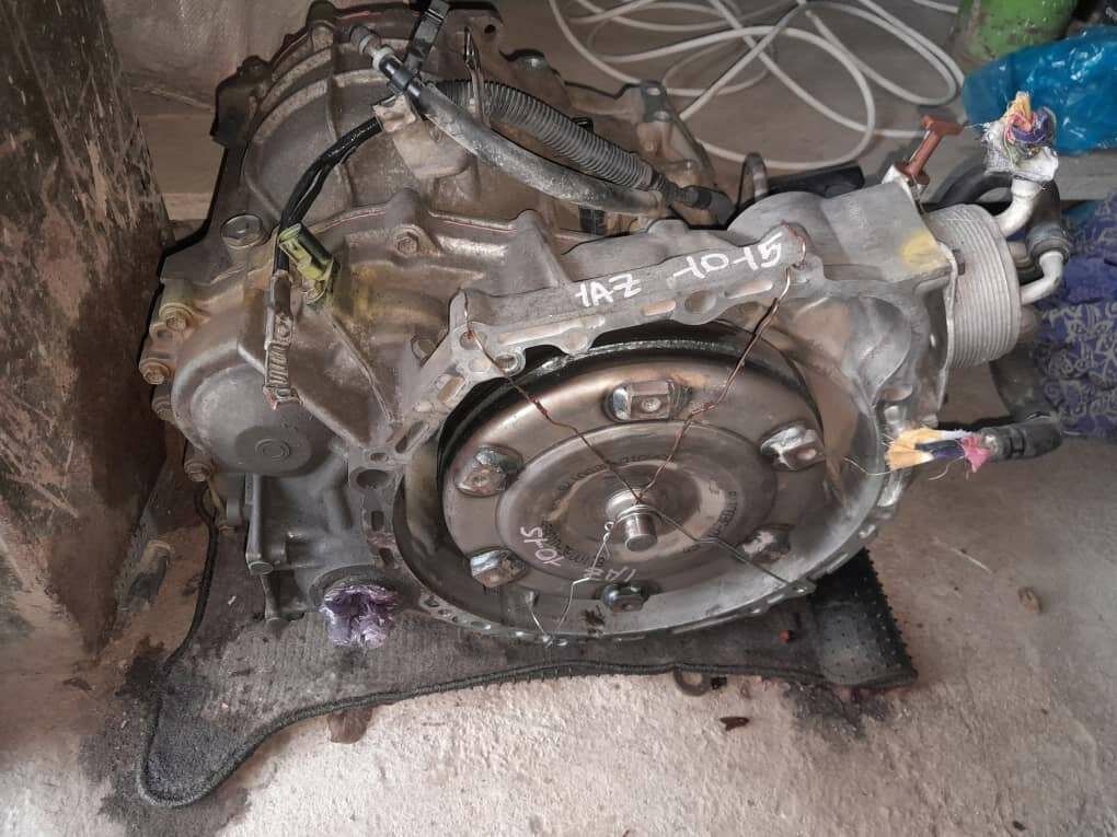 Тойота виш 2003г 2об  Коробка вариатор. Продаю 10 штекер.