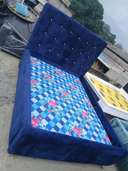 Lit rembourré moderne élégant