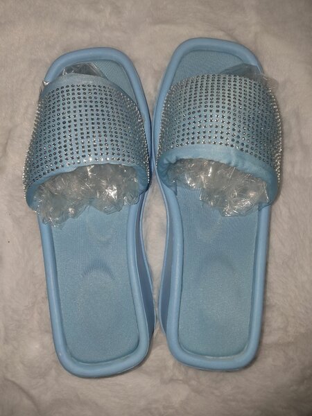 Sandales à talon compensé