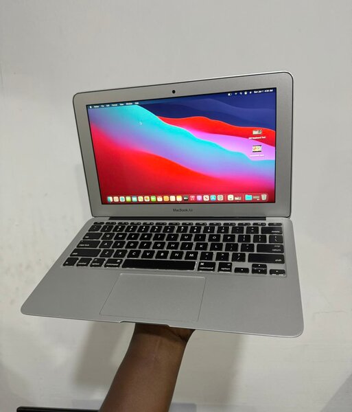 MACBOOK AIR CORE i5 