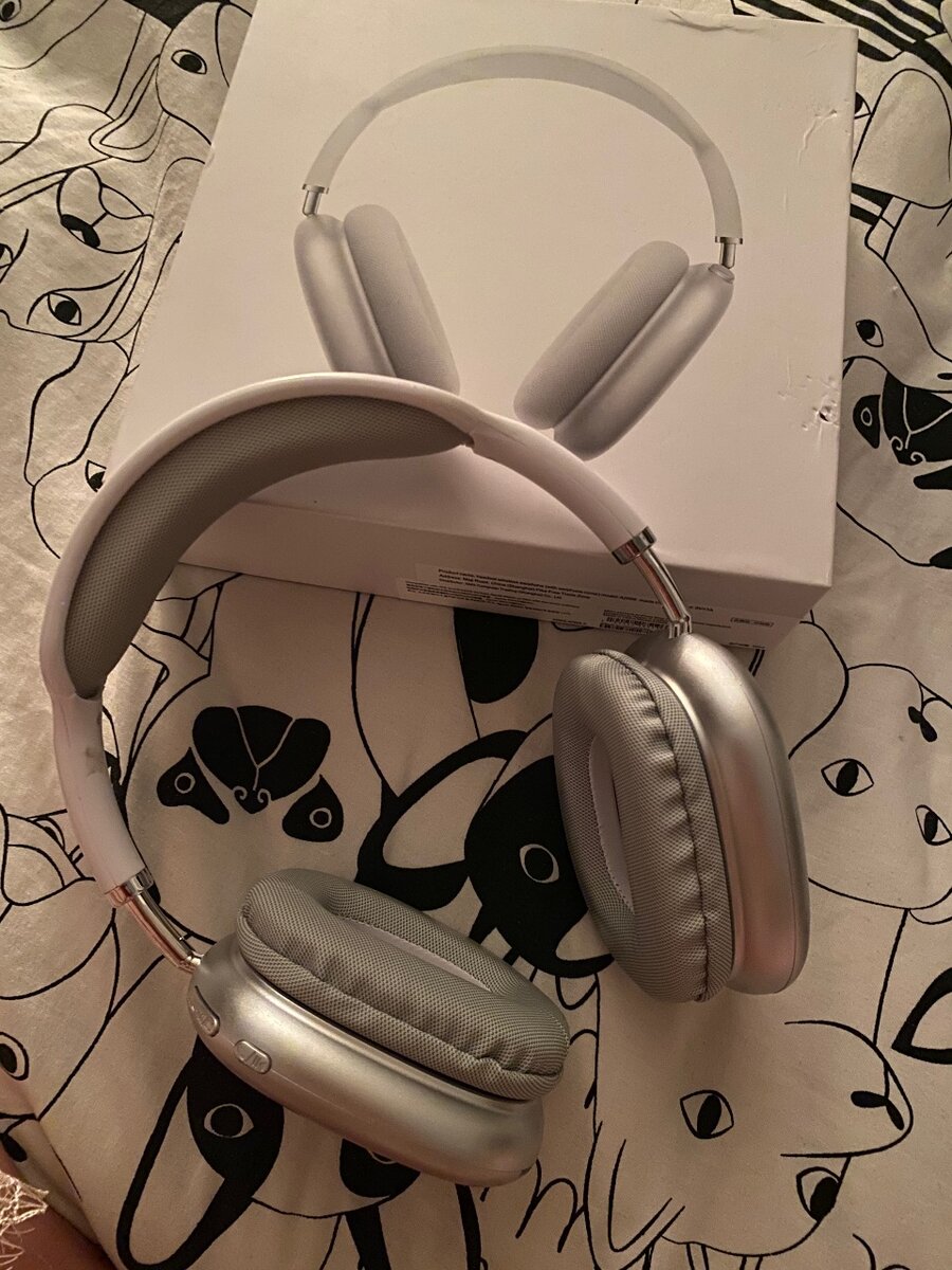 Продам наушники абсолютно новые, все есть в комплекте.