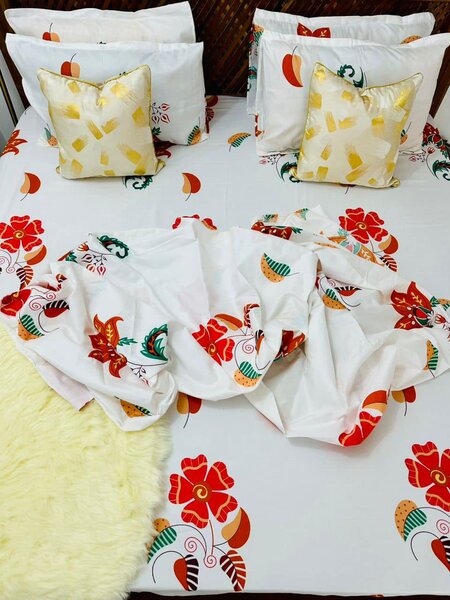  set includes 2 bedsheets and 4 pillowcases.