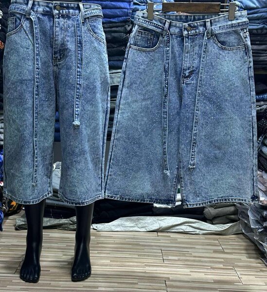 Short baggy jeans