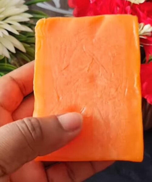 Savon artisanal coloré naturel