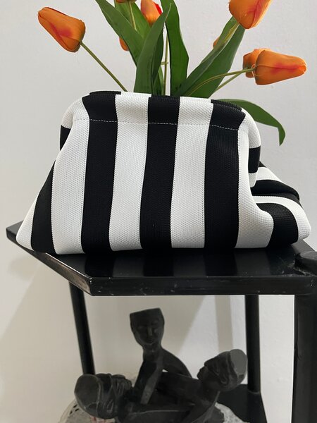 Pochette à rayures élégante