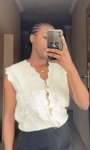  Short knitted Sweater  with buttons  size: M/S