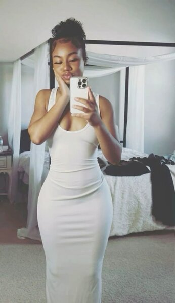 Robe Blanche Évasée Élégante