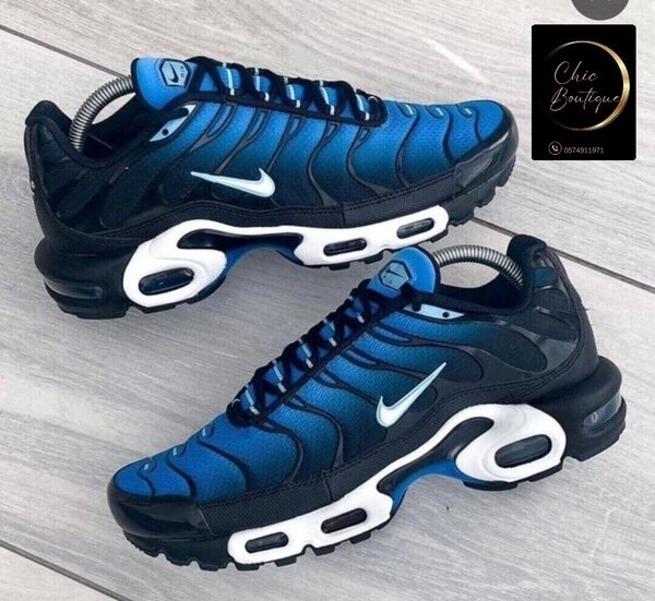 Basket Nike Tn avec carton