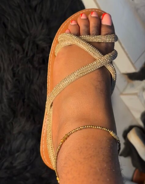 Sandales dorées élégantes femme