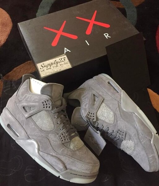 Jordan 4 retro x kaws