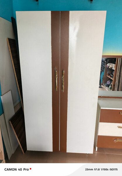 Armoire moderne à deux portes
