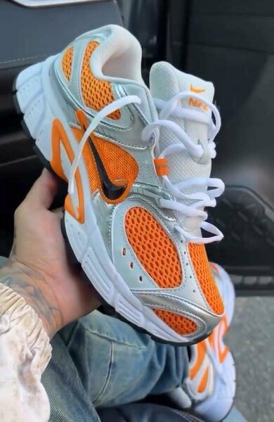 Baskets de sport orange modernes