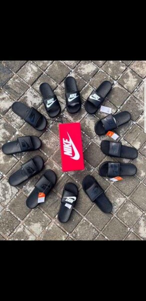 Nike benassi