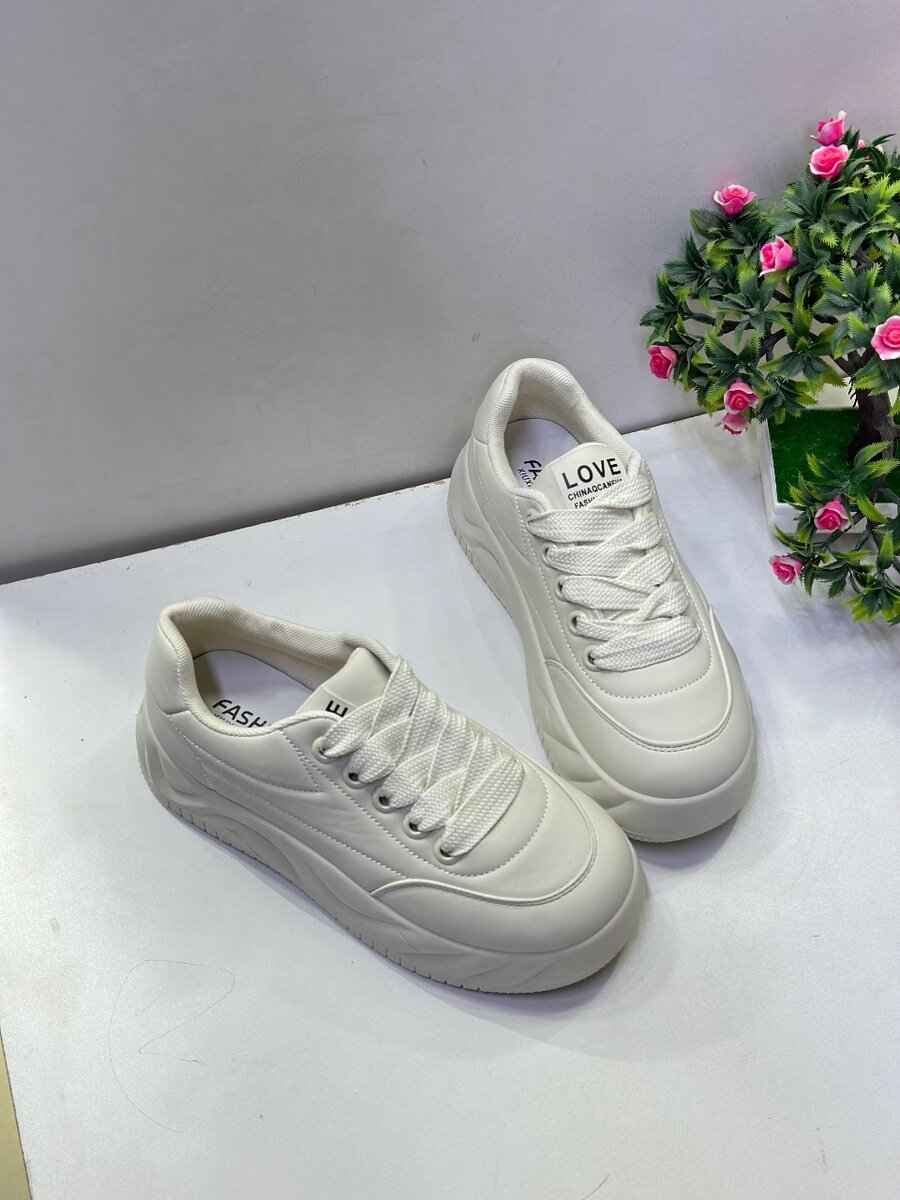 Кроссовки love ️ на платформе