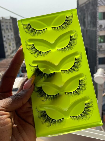 Faux Cils Volumineux Glamour