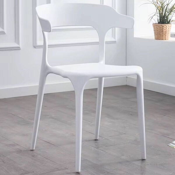 Chaise moderne en plastique blanc