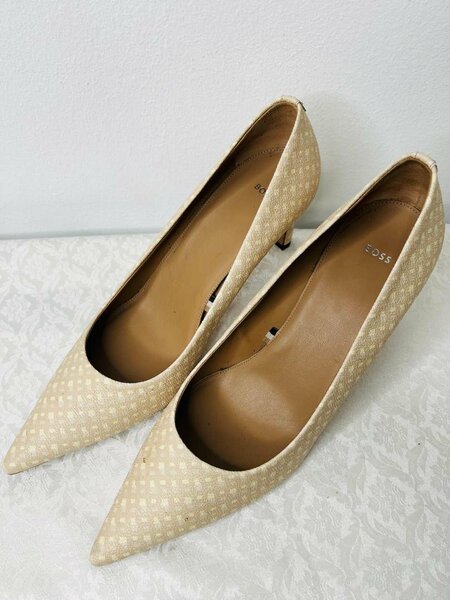 Talons en cuir beige chic