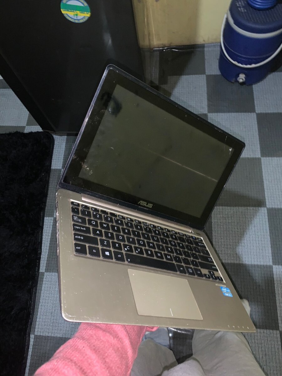 ASUS VivoBook X202E Notebook 1