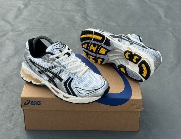 Chaussures de running Asics légères