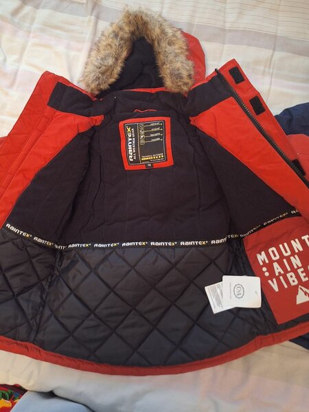 Новые зимние куртки от бренда C&A.